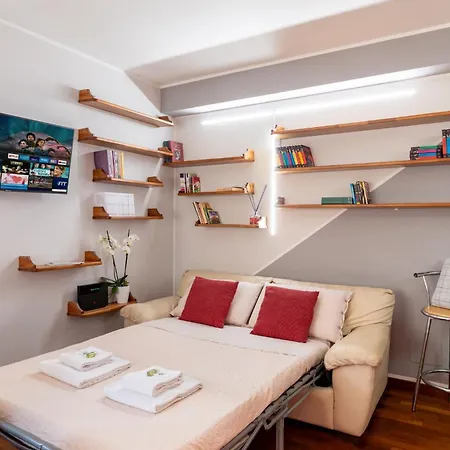 Guesthost - San Martino Comfy Flat In *