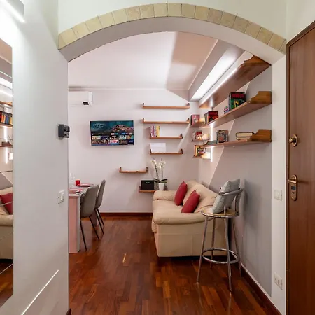 Guesthost - San Martino Comfy Flat In