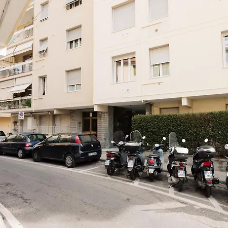 Guesthost - San Martino Comfy Flat In